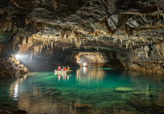 Descubren en Albania el Lago Termal Subterráneo Más Grande